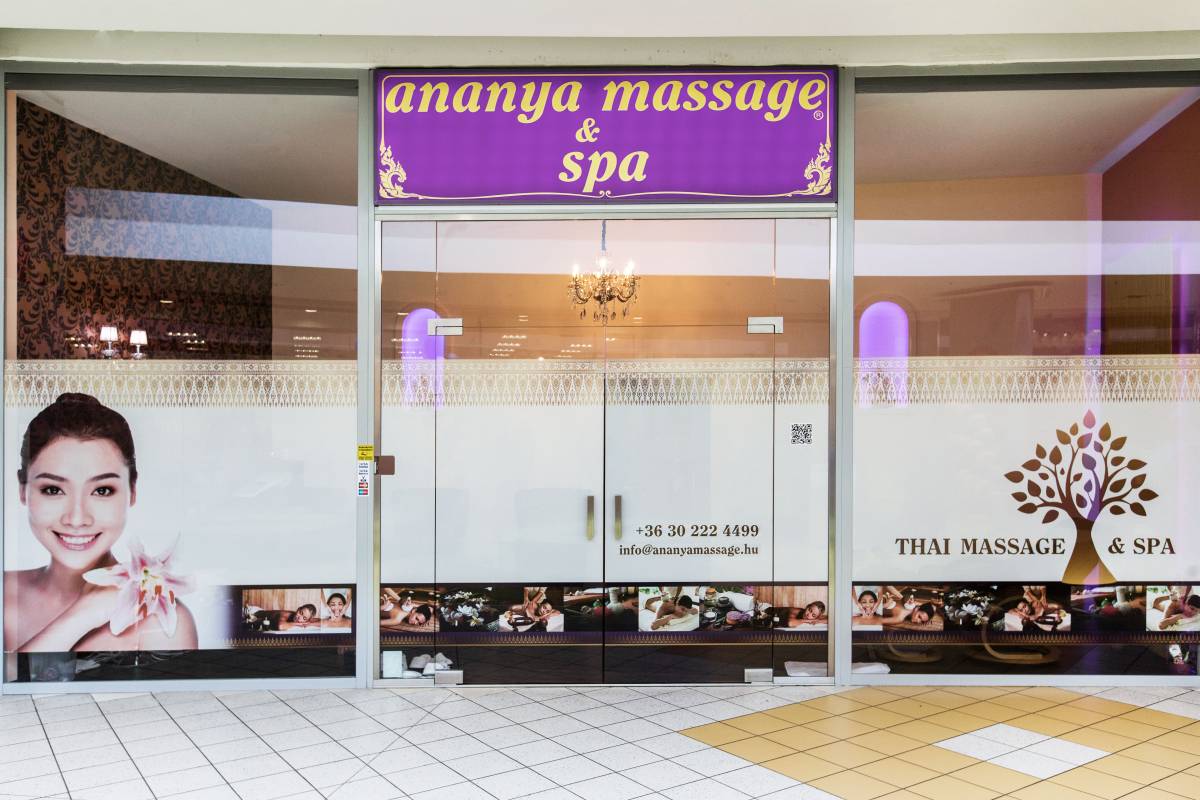 Thai masszázs után kutatva rátalálunk a Dunakeszi Auchanban az Ananya Massage & Spa-ra. Nekik a Thai masszázs nem csak egy szlogen, hanem maga a küldetés. Vallják, hogy a masszázs szolgáltatásaik egészség megőrzésre, a lélek megnyugtatására, relaxációra, a test megismerésére, valamint a fiatalításra is alkalmasak.